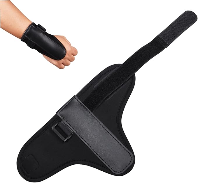 Golf Wrist Brace, Black Golf Swing Training Aid with Adjustable Straps, to Correct Wrist's Angle & Develop Muscle Memory for Beginner Golfers