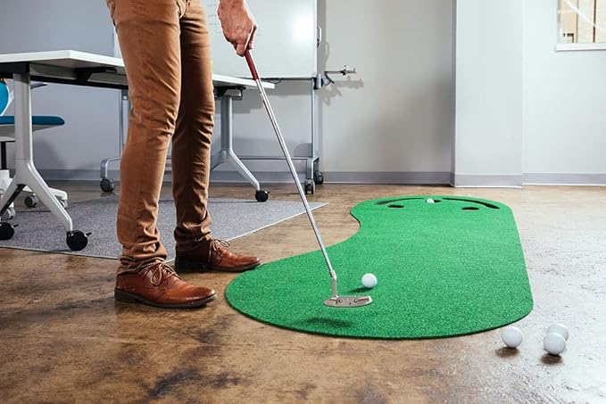 PUTT-A-Bout Par Three Golf Putting Green (3' x 9')