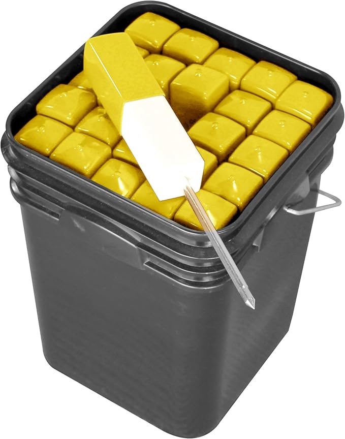 GS2000 Recycled Plastic Directional Markers with Vinyl Top (Bucket of 25 Stakes)