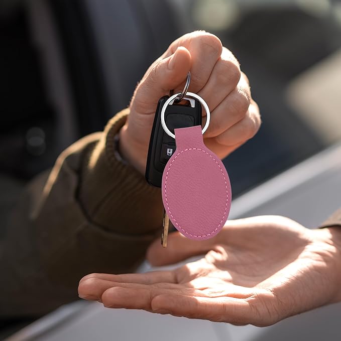 LaserGram Oval Keychain, Golfer Golfing, Personalized Engraving Included (Pink)