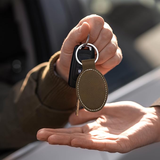 LaserGram Oval Keychain, Golfer Golfing, Personalized Engraving Included (Rustic with Silver)