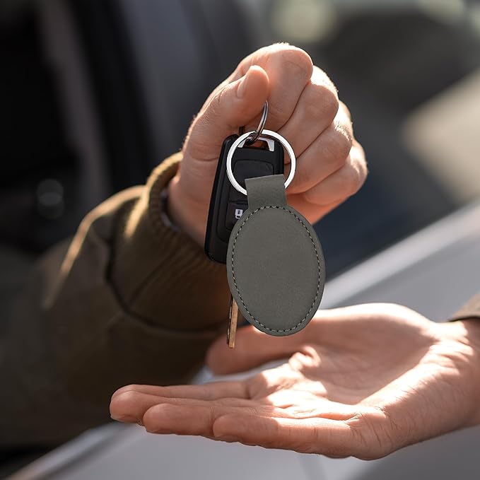 LaserGram Oval Keychain, Golfer Golfing, Personalized Engraving Included (Gray)