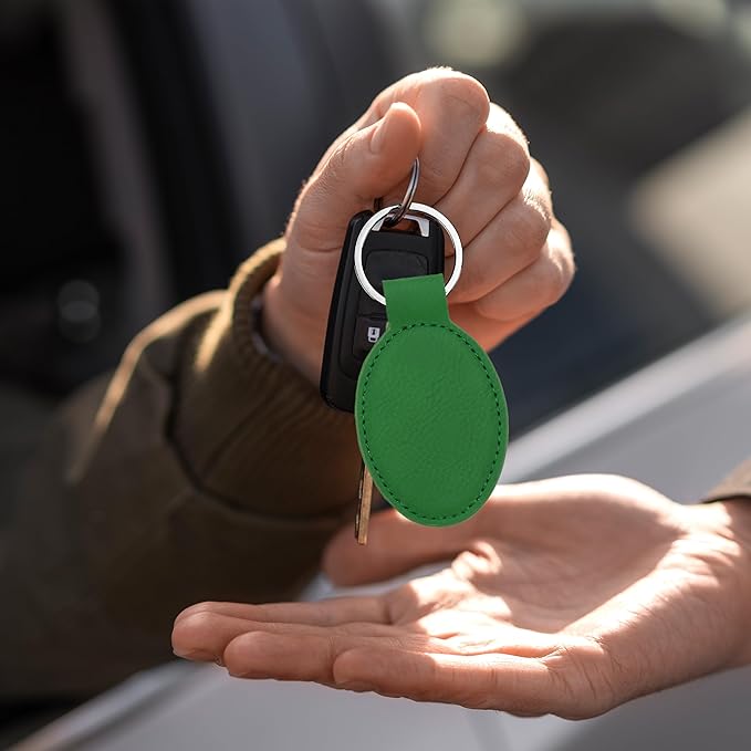 LaserGram Oval Keychain, Golfer Golfing, Personalized Engraving Included (Green)