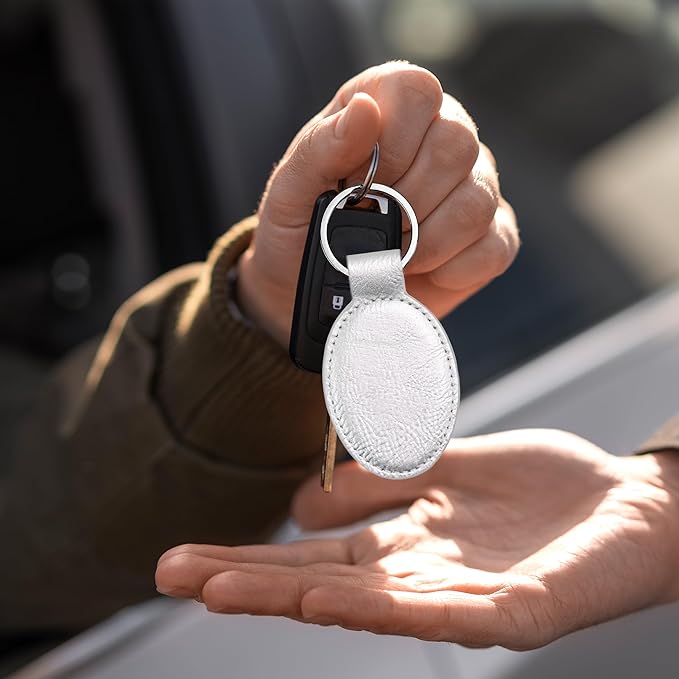 LaserGram Oval Keychain, Golfer Golfing, Personalized Engraving Included (Silver)