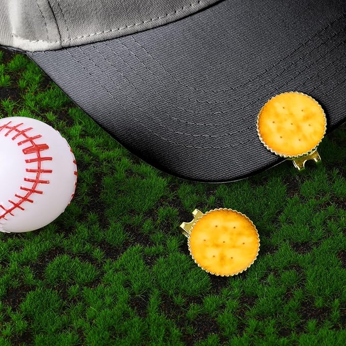 2pcs Cracker Golf Ball Marker with Hat Clip Set, Funny Cookie Magnetic Ball Marker Hat Clip Golf Gifts Accessories for Men Women Golfers