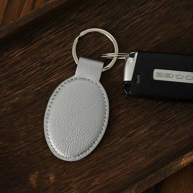 LaserGram Oval Keychain, Golfer Golfing, Personalized Engraving Included (Silver)