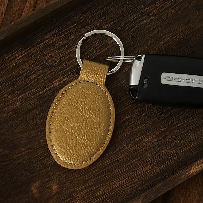 LaserGram Oval Keychain, Golfer Golfing, Personalized Engraving Included (Gold)